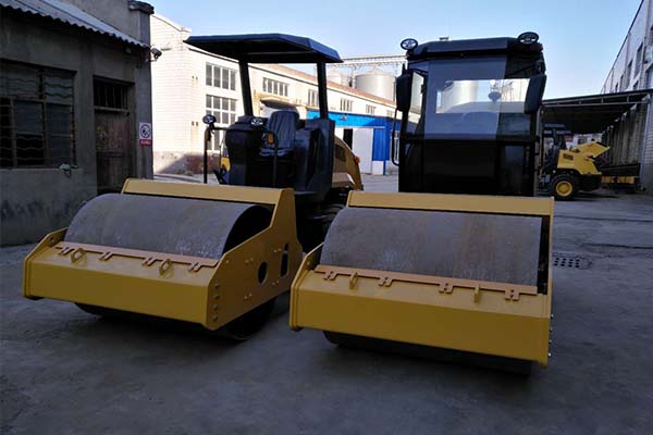 振動壓路機(jī)