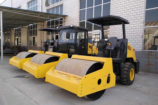 <a href='http://m.gangka.com.cn' target='_blank'>壓路機</a>