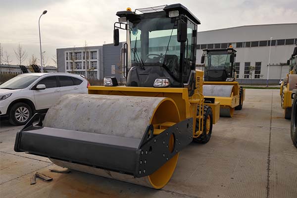 振動<a href='http://m.gangka.com.cn' target='_blank'>壓路機</a>